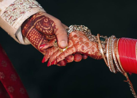 انهارت وفقدت وعيها.. عروس هندية تلغي حفل زفافها بسبب صلع عريسها! صورة رقم 3