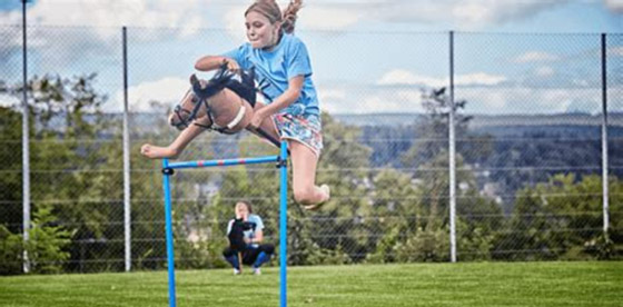  مسابقة فستان الزفاف من ورق التواليت... اليكم أغرب 10 مسابقات من حول العالم صورة رقم 3