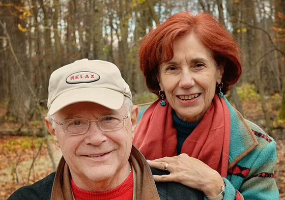 تلتقي بحبيبها وابنتها بعد 50 عاماً بفضل لينكدإن صورة رقم 2