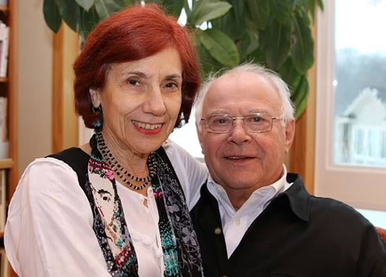 تلتقي بحبيبها وابنتها بعد 50 عاماً بفضل لينكدإن صورة رقم 3