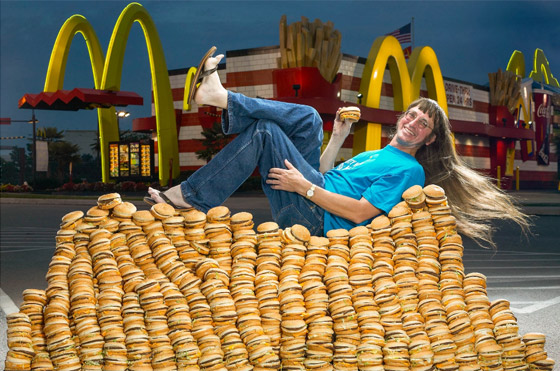 أغرب أشخاص في العالم.. أحدهم لا ينام أبداً وآخر يعيش مثل الكلب صورة رقم 4