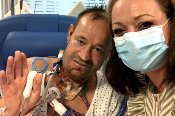 يتغلب على مرض السرطان بفضل وشم في ذراعه صورة رقم 4