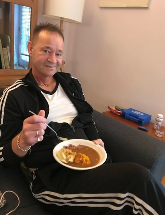 يتغلب على مرض السرطان بفضل وشم في ذراعه صورة رقم 5