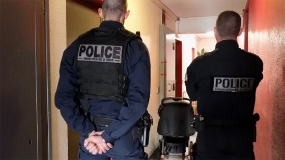 5 جثث متحللة داخل شقة.. أم قتلت أطفالها وانتحرت! صورة رقم 3 5 جثث متحللة داخل شقة.. أم قتلت أطفالها وانتحرت! صورة رقم 3