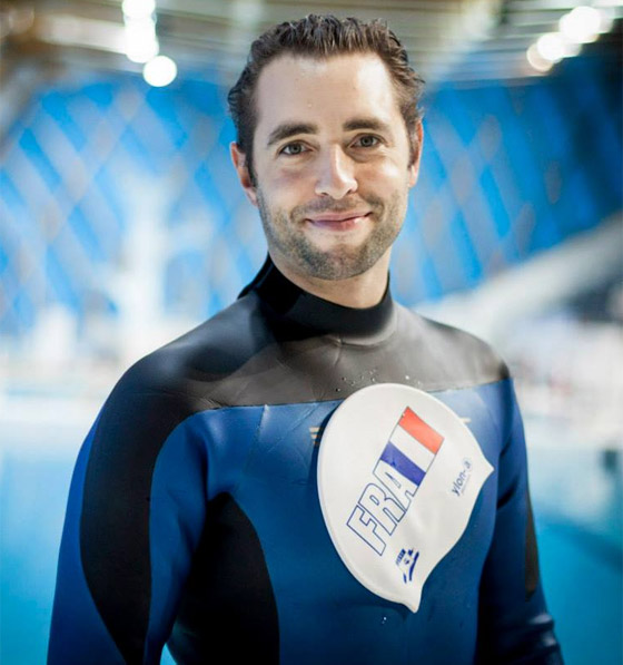 غواص فرنسي يحطم رقما قياسيا بالسباحة تحت الجليد بنفسٍ واحد! صور صورة رقم 13