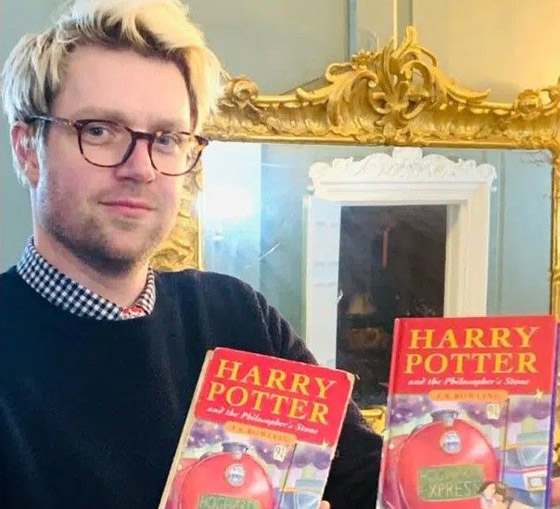 نسخة شبه مهترئة نادرة من سلسلة هاري بوتر تباع بآلاف الدولارات صورة رقم 10
