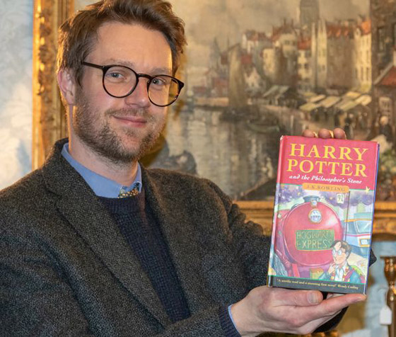 نسخة شبه مهترئة نادرة من سلسلة هاري بوتر تباع بآلاف الدولارات صورة رقم 12