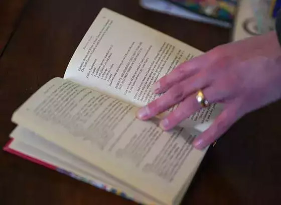 نسخة شبه مهترئة نادرة من سلسلة هاري بوتر تباع بآلاف الدولارات صورة رقم 7