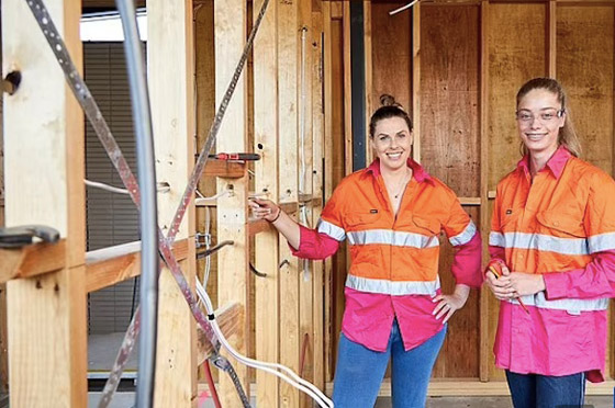 تمشي مجدداً بعدما أصيبت بالشلل لعدة سنوات صورة رقم 4