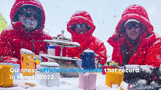 فيديو وصور: أعلى حفل شاي في العالم على قمة جبل إيفرست صورة رقم 8 فيديو وصور: أعلى حفل شاي في العالم على قمة جبل إيفرست صورة رقم 8