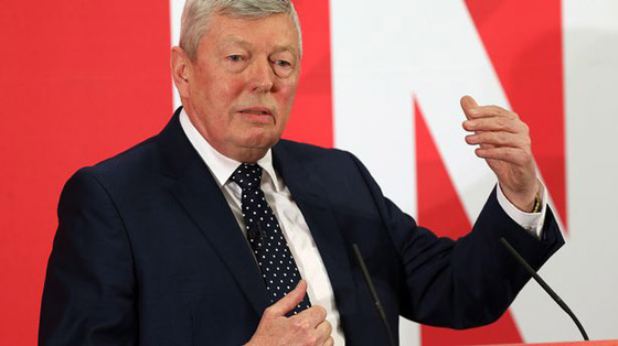 وزير بريطاني تناول بسكويت مخصصا لكلاب الملكة.. كتاب يكشف صورة رقم 4