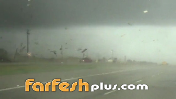 لن تصدق عينيك.. عاصفة رملية قلبت سيارة عدة مرات فأكملت طريقها! صورة رقم 3