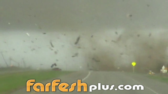 لن تصدق عينيك.. عاصفة رملية قلبت سيارة عدة مرات فأكملت طريقها! صورة رقم 2