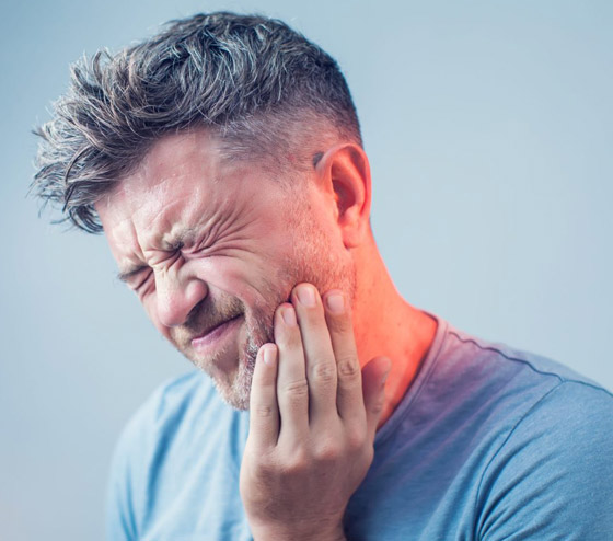 7 أسباب لألم الأسنان في الصباح.. وعلاجات منزلية لتخفيفها صورة رقم 4 7 أسباب لألم الأسنان في الصباح.. وعلاجات منزلية لتخفيفها صورة رقم 4