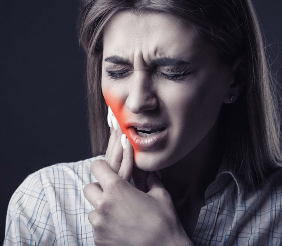 7 أسباب لألم الأسنان في الصباح.. وعلاجات منزلية لتخفيفها صورة رقم 3 7 أسباب لألم الأسنان في الصباح.. وعلاجات منزلية لتخفيفها صورة رقم 3