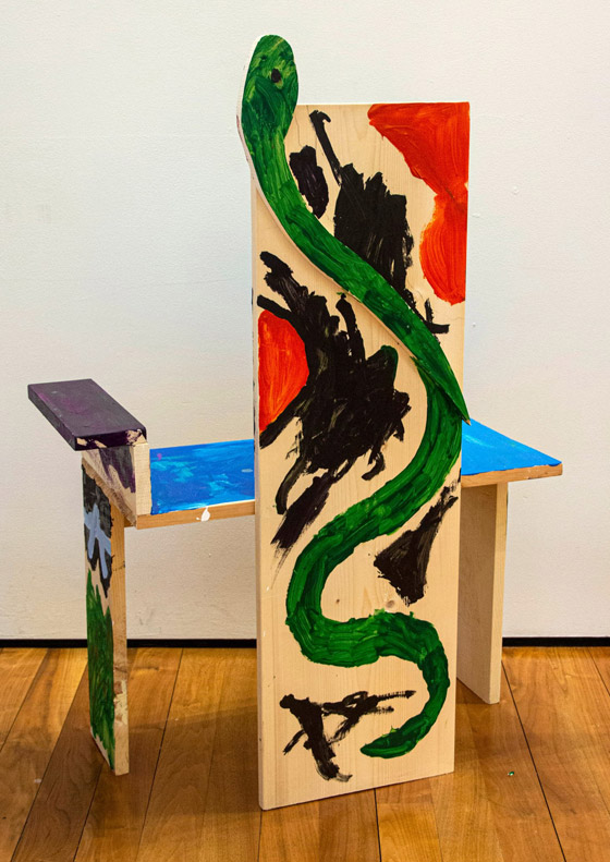 صور مدهشة: طلاب يطلقون العنان لخيالهم بمشروع تصميم كراسي خشبية صورة رقم 9