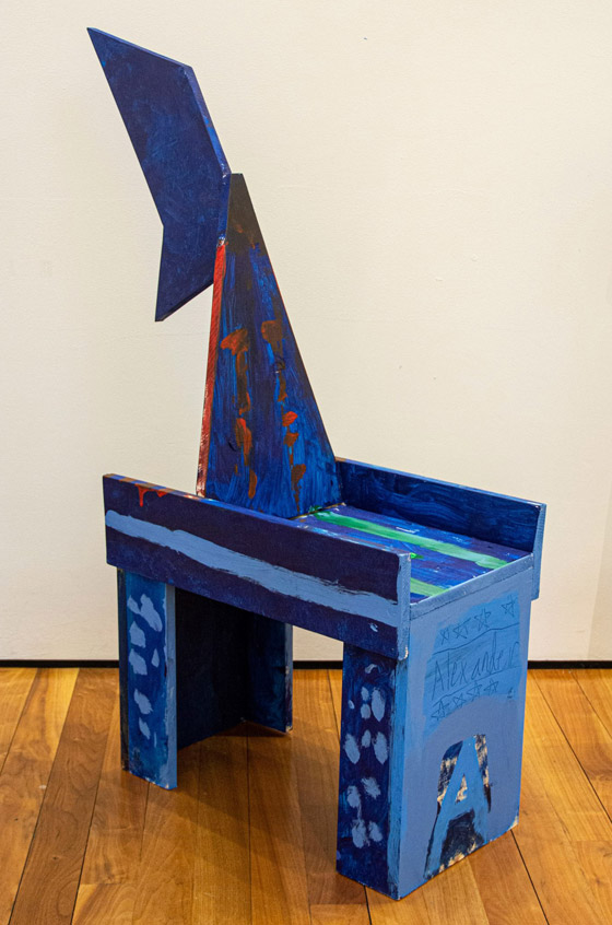 صور مدهشة: طلاب يطلقون العنان لخيالهم بمشروع تصميم كراسي خشبية صورة رقم 14