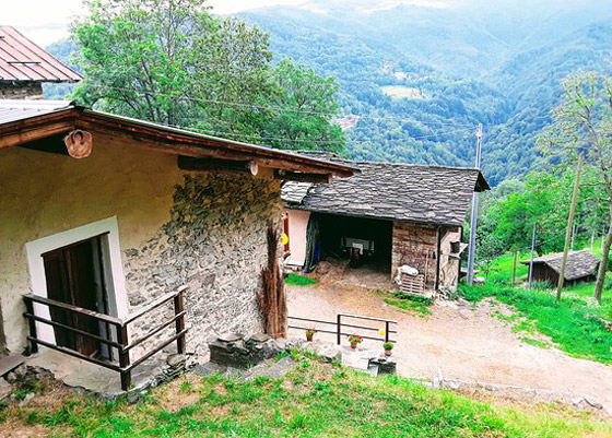 قرية إيطالية لا تتحدث الإيطالية.. تملك ثقافة ولغة مختلفة عن الدولة التابعة لها! صورة رقم 7 قرية إيطالية لا تتحدث الإيطالية.. تملك ثقافة ولغة مختلفة عن الدولة التابعة لها! صورة رقم 7