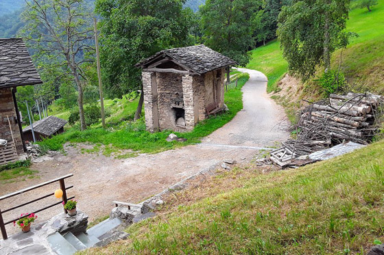 قرية إيطالية لا تتحدث الإيطالية.. تملك ثقافة ولغة مختلفة عن الدولة التابعة لها! صورة رقم 8 قرية إيطالية لا تتحدث الإيطالية.. تملك ثقافة ولغة مختلفة عن الدولة التابعة لها! صورة رقم 8