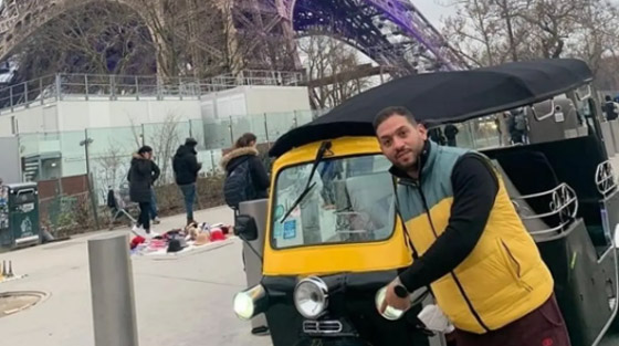 توك توك مصري أمام برج إيفل يثير ضجة.. وصاحب الصورة يوضح صورة رقم 3