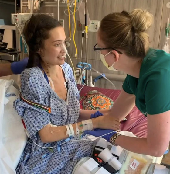 قصة عارضة الأزياء التي فقدت ساقيها بعد إصابتها بفيروس كورونا صورة رقم 3