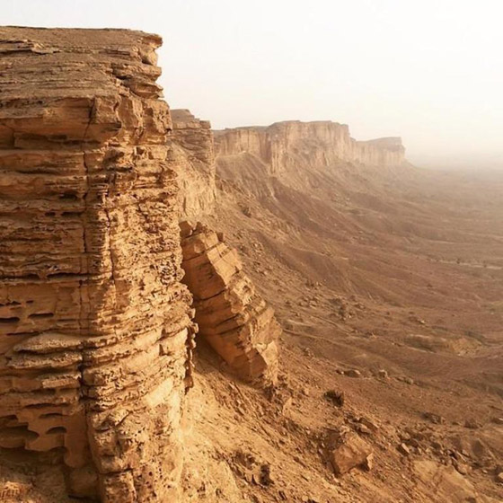 أبرز 10 معلومات عن جبل طويق.. ستثير دهشتك صورة رقم 1