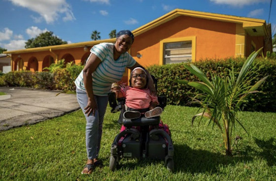 تحصل على لقب أقصر امرأة في العالم صورة رقم 2