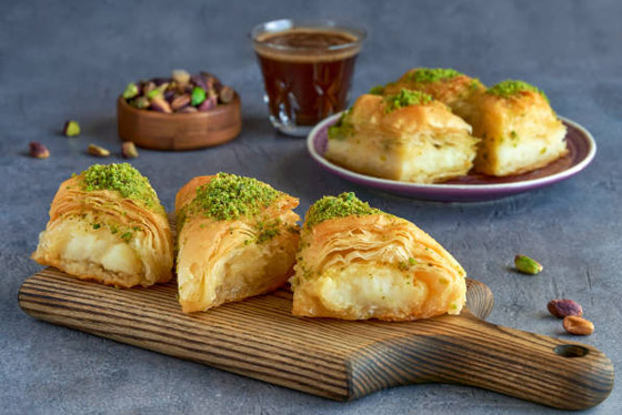 حلوى رمضان: إليكم طريقة تحضير أصابع البقلاوة بالقشطة الشهية صورة رقم 3