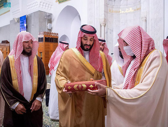 فيديو: ولي العهد السعودي يصلي بمسجد قباء النبوي ويطلق مشروع توسعته صورة رقم 8 فيديو: ولي العهد السعودي يصلي بمسجد قباء النبوي ويطلق مشروع توسعته صورة رقم 8