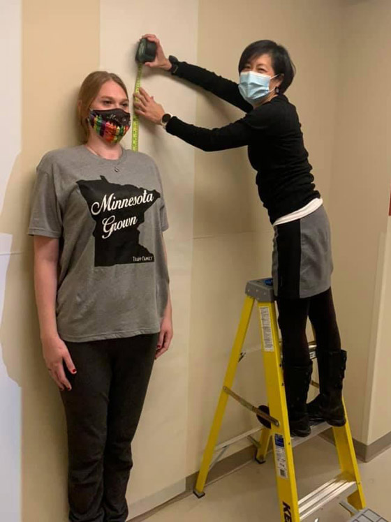 أقصرهم طولها 191 سم! تعرفوا على أطول عائلة في العالم دخلت غينيس صورة رقم 8 أقصرهم طولها 191 سم! تعرفوا على أطول عائلة في العالم دخلت غينيس صورة رقم 8