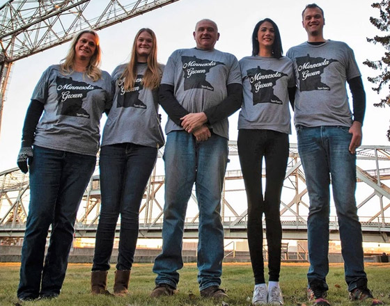 أقصرهم طولها 191 سم! تعرفوا على أطول عائلة في العالم دخلت غينيس صورة رقم 9 أقصرهم طولها 191 سم! تعرفوا على أطول عائلة في العالم دخلت غينيس صورة رقم 9