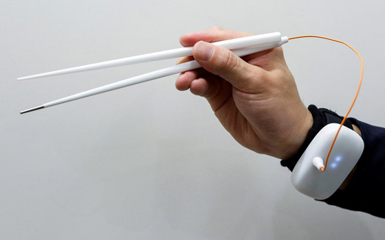 اليابان: ابتكار أعواد طعام كهربائية تجعل مذاق الطعام أكثر ملوحة! فيديو صورة رقم 4