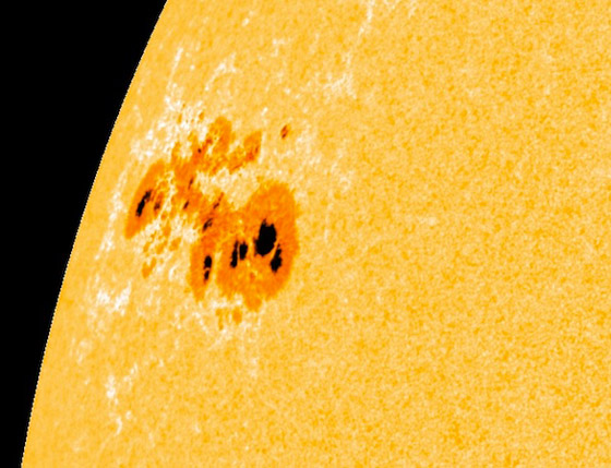 عملاقة لدرجة مرعبة! ظهور بقع على سطح الشمس قد تشكل خطرا بالمستقبل صورة رقم 6 عملاقة لدرجة مرعبة! ظهور بقع على سطح الشمس قد تشكل خطرا بالمستقبل صورة رقم 6