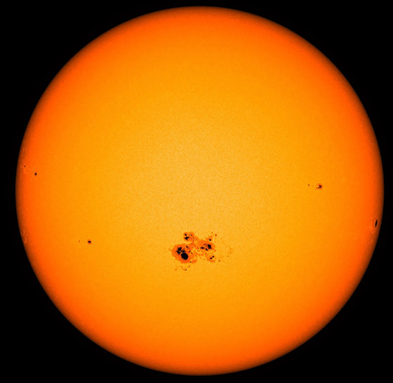 عملاقة لدرجة مرعبة! ظهور بقع على سطح الشمس قد تشكل خطرا بالمستقبل صورة رقم 9 عملاقة لدرجة مرعبة! ظهور بقع على سطح الشمس قد تشكل خطرا بالمستقبل صورة رقم 9