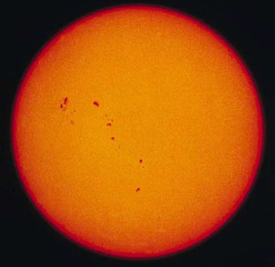 عملاقة لدرجة مرعبة! ظهور بقع على سطح الشمس قد تشكل خطرا بالمستقبل صورة رقم 11 عملاقة لدرجة مرعبة! ظهور بقع على سطح الشمس قد تشكل خطرا بالمستقبل صورة رقم 11