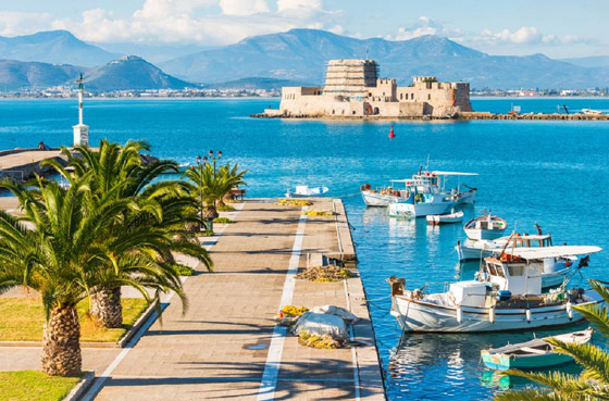 بالصور: إليكم 4 من أشهر الوجهات السياحية في اليونان لإجازة الصيف صورة رقم 2