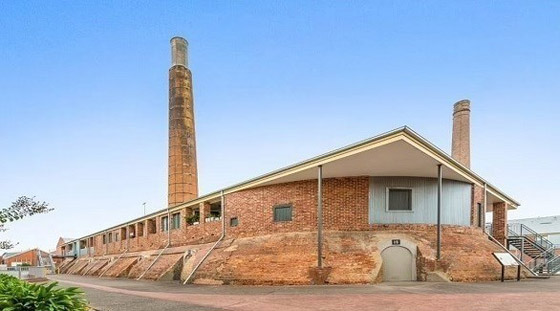 تحويل مصنع طوب عمره 134 عاماً إلى منزل عصري صورة رقم 1