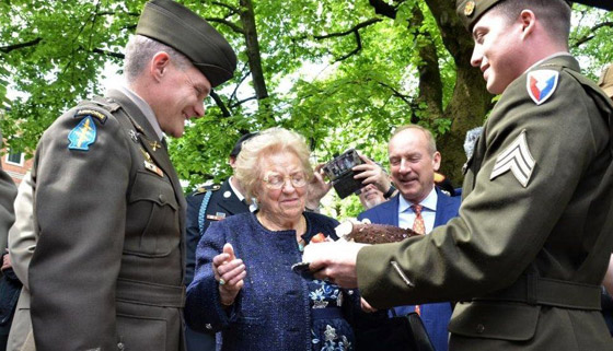 قصة كعكة من الحرب العالمية الثانية.. عادت لصاحبتها! فيديو وصور صورة رقم 3