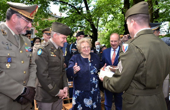 قصة كعكة من الحرب العالمية الثانية.. عادت لصاحبتها! فيديو وصور صورة رقم 4