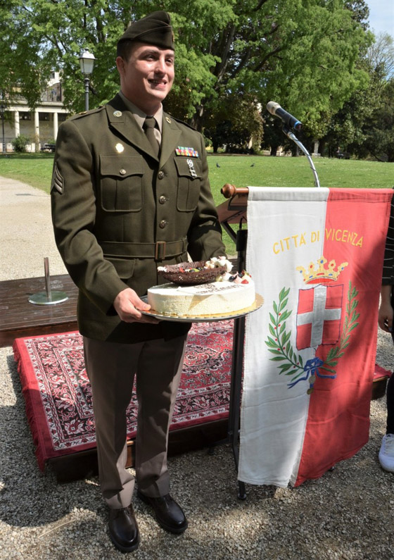 قصة كعكة من الحرب العالمية الثانية.. عادت لصاحبتها! فيديو وصور صورة رقم 5