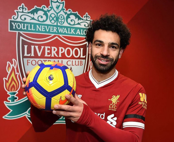 صور محمد صلاح يحتفل بالكريسماس مع عائلته وينشر صور بناته أمام شجرة الميلاد صورة رقم 3