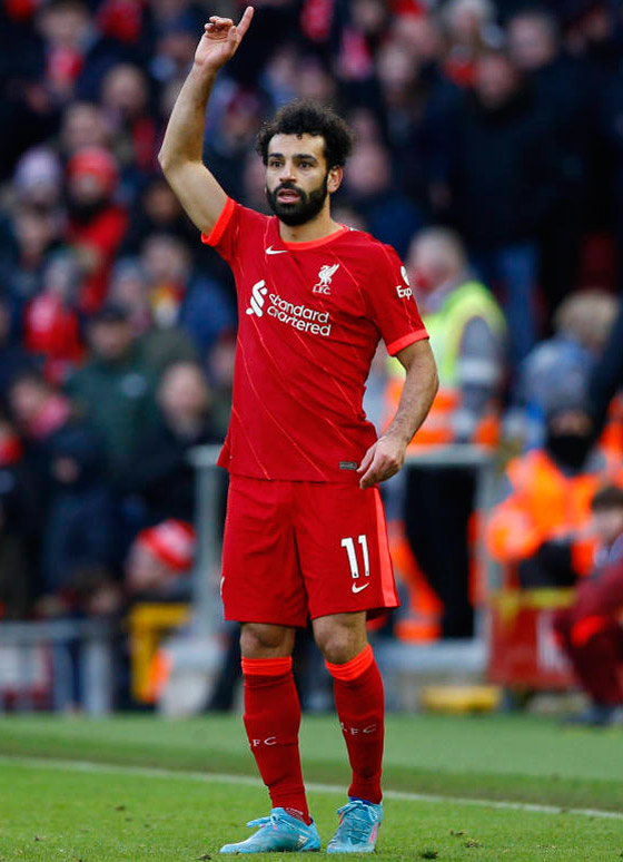 صور محمد صلاح يحتفل بالكريسماس مع عائلته وينشر صور بناته أمام شجرة الميلاد صورة رقم 7