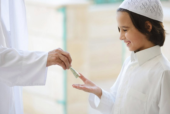 تعرفوا إلى طقوس وعادات طريفة وغريبة يستقبل بها المسلمون عيد الفطر صورة رقم 2