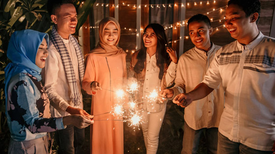 تعرفوا إلى طقوس وعادات طريفة وغريبة يستقبل بها المسلمون عيد الفطر صورة رقم 5