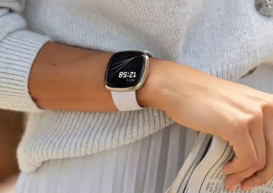 انفجرت بطارية الساعة وحرقتهما! امرأتان ترفعان دعوى قضائية على جوجل صورة رقم 1