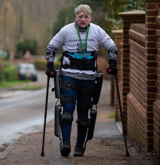 رجل مشلول يصعد 51 طابقا ويحطم رقما قياسيا بموسوعة غينيس! صورة رقم 3 رجل مشلول يصعد 51 طابقا ويحطم رقما قياسيا بموسوعة غينيس! صورة رقم 3