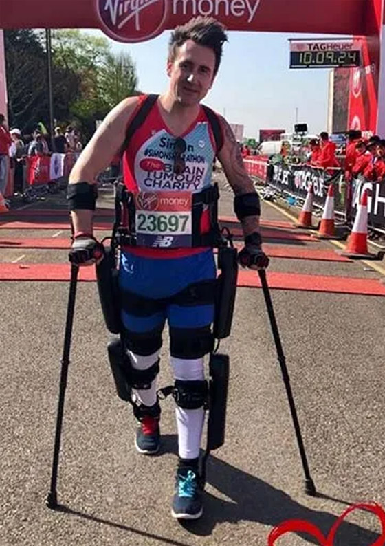 رجل مشلول يصعد 51 طابقا ويحطم رقما قياسيا بموسوعة غينيس! صورة رقم 10 رجل مشلول يصعد 51 طابقا ويحطم رقما قياسيا بموسوعة غينيس! صورة رقم 10