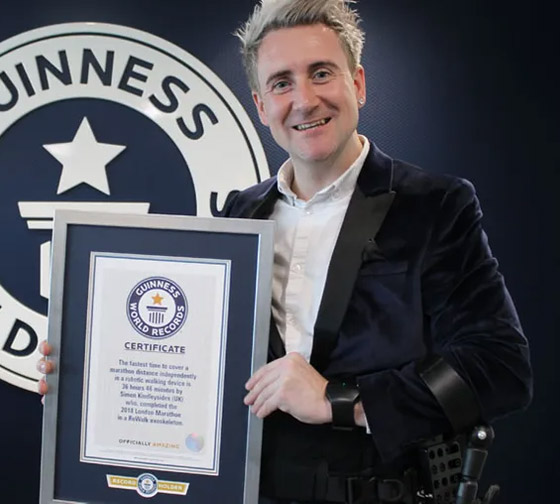 رجل مشلول يصعد 51 طابقا ويحطم رقما قياسيا بموسوعة غينيس! صورة رقم 11 رجل مشلول يصعد 51 طابقا ويحطم رقما قياسيا بموسوعة غينيس! صورة رقم 11