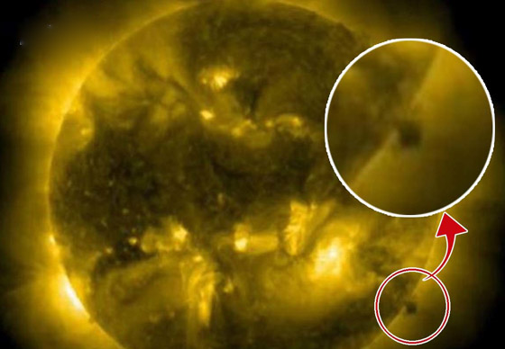 جسم غامض يمر قرب الشمس.. ومروجو نظرية المؤامرة يقدمون تفسيرا صورة رقم 1 جسم غامض يمر قرب الشمس.. ومروجو نظرية المؤامرة يقدمون تفسيرا صورة رقم 1