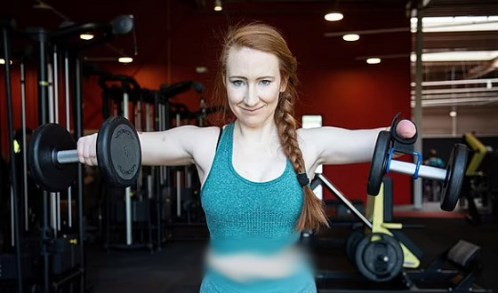 تتحدى إعاقتها وتتعلم التزلج ورفع الأثقال باستخدام الأطراف الاصطناعية صورة رقم 4